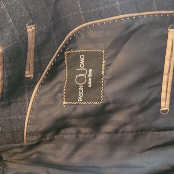 Suit - Picture 7 of 13